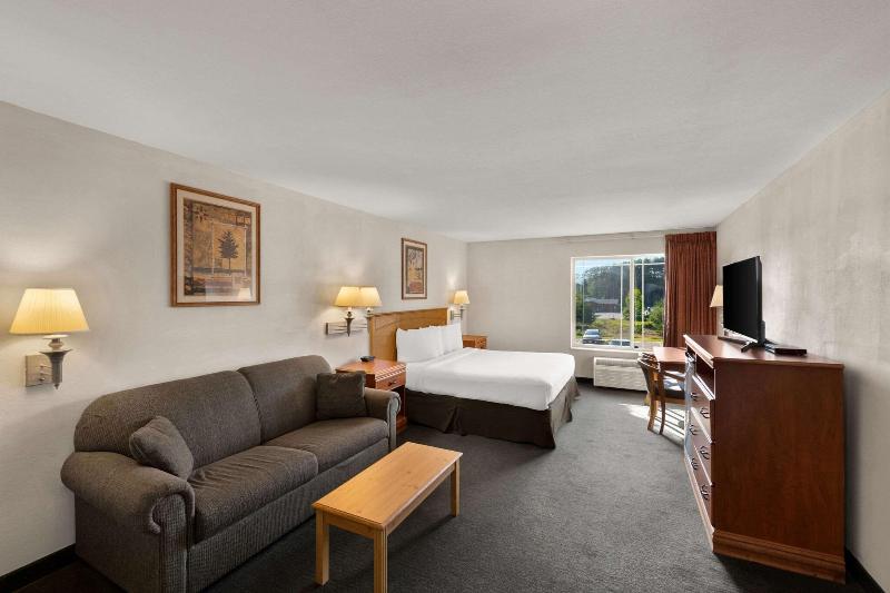 Rodeway Inn & Suites Tomahawk image