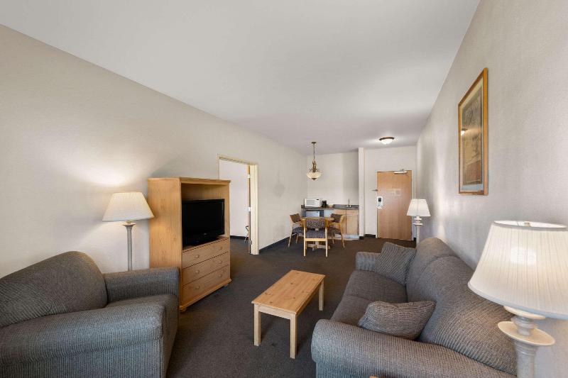 Rodeway Inn & Suites Tomahawk image