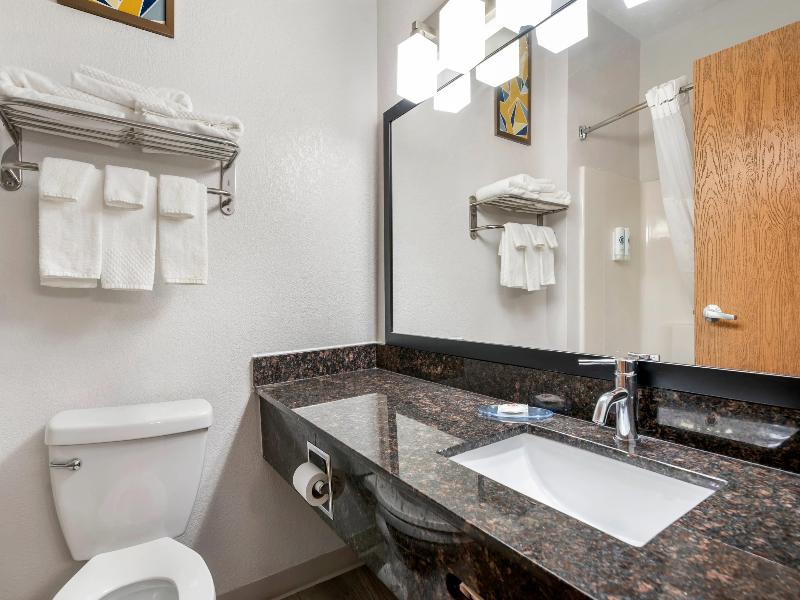 Quality Inn & SUI Wisconsin Dells DWNTN-Waterparks image