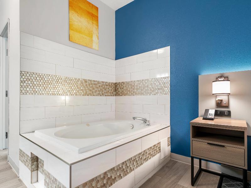 Quality Inn & SUI Wisconsin Dells DWNTN-Waterparks image