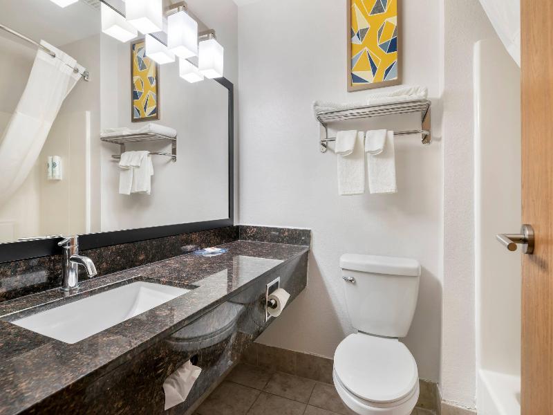 Quality Inn & SUI Wisconsin Dells DWNTN-Waterparks image