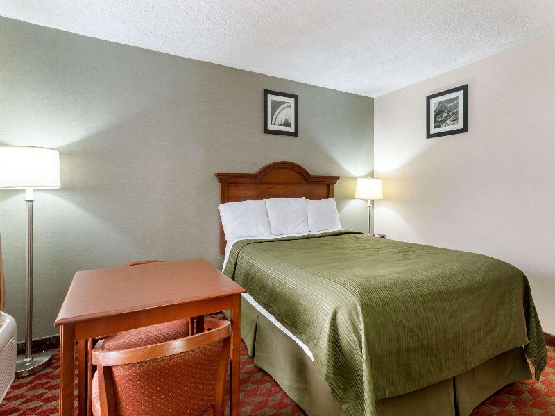 Econo Lodge Huntington image