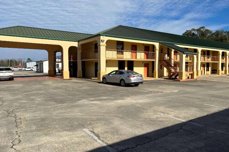 Days Inn & Suites by Wyndham Brewton image