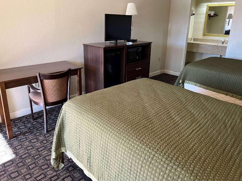 Days Inn & Suites by Wyndham Brewton image