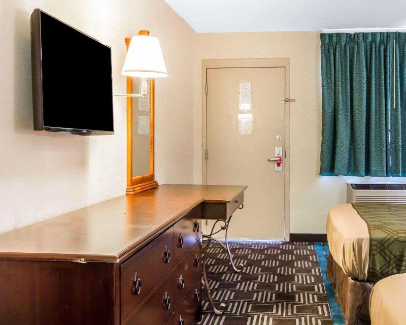 Econo Lodge Lanett Area