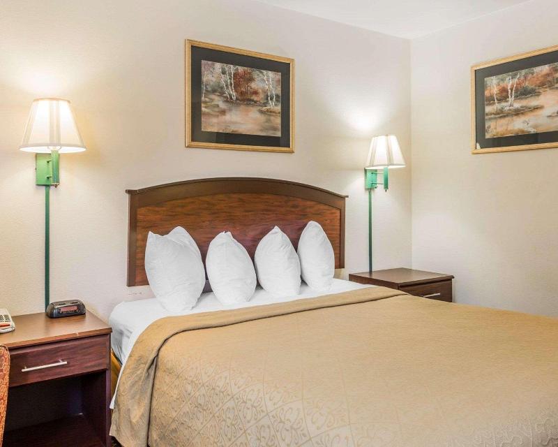 Quality Inn Pell City I-20 Exit 158 image