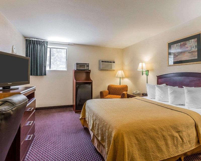Quality Inn Pell City I-20 Exit 158 image