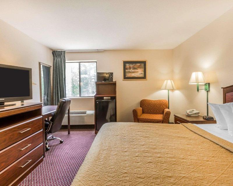 Quality Inn Pell City I-20 Exit 158 image