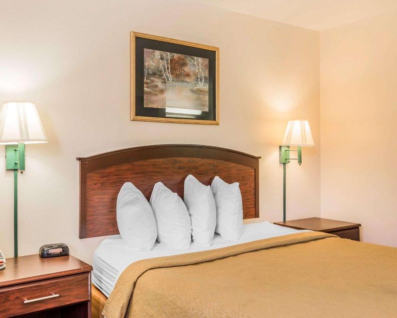 Quality Inn Pell City I-20 Exit 158 image
