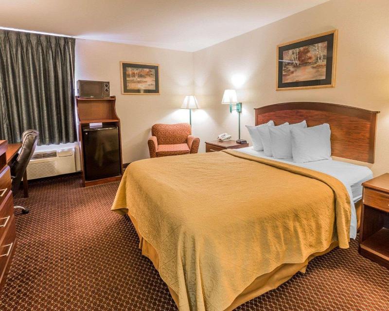 Quality Inn Pell City I-20 Exit 158 image
