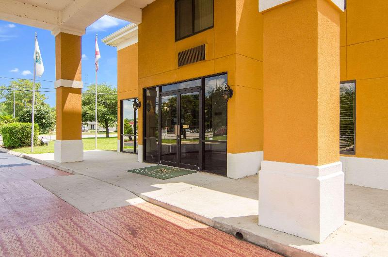 Quality Inn Near University Of Mobile image