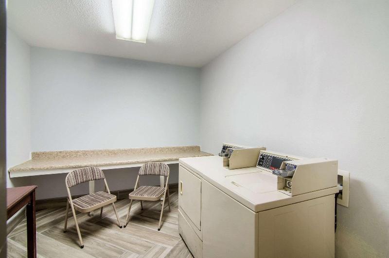 Quality Inn Near University Of Mobile image