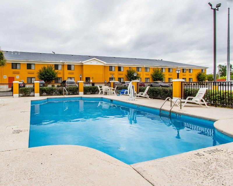 Quality Inn Near University Of Mobile image