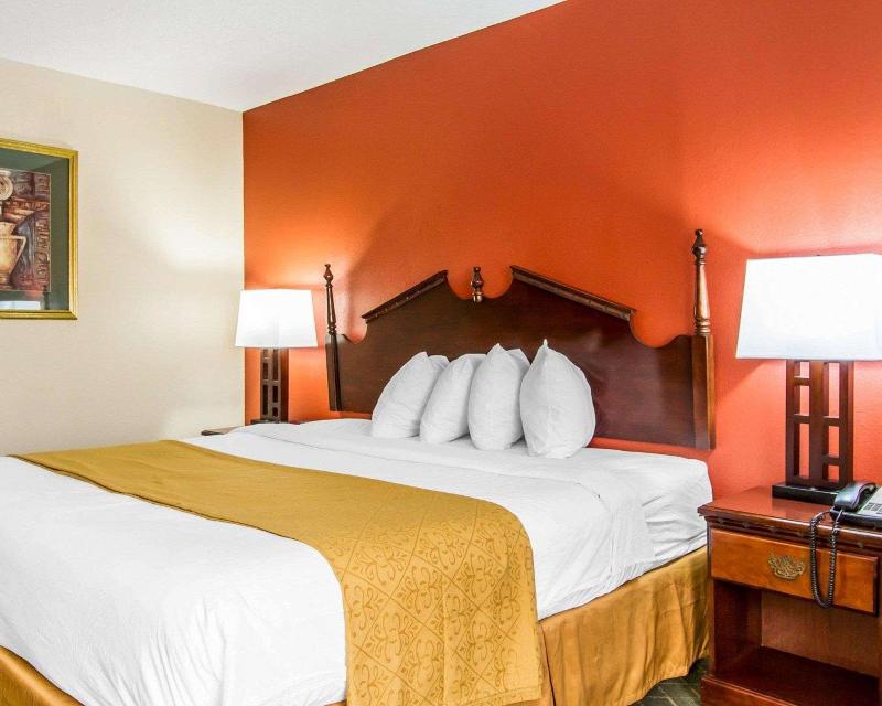 Quality Inn Near University Of Mobile image