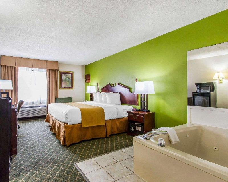 Quality Inn Near University Of Mobile image