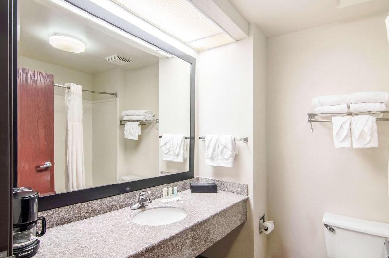 Quality Inn Near University Of Mobile image