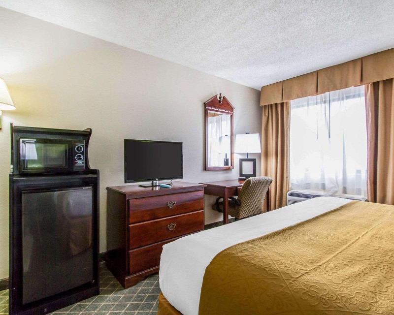 Quality Inn Near University Of Mobile image