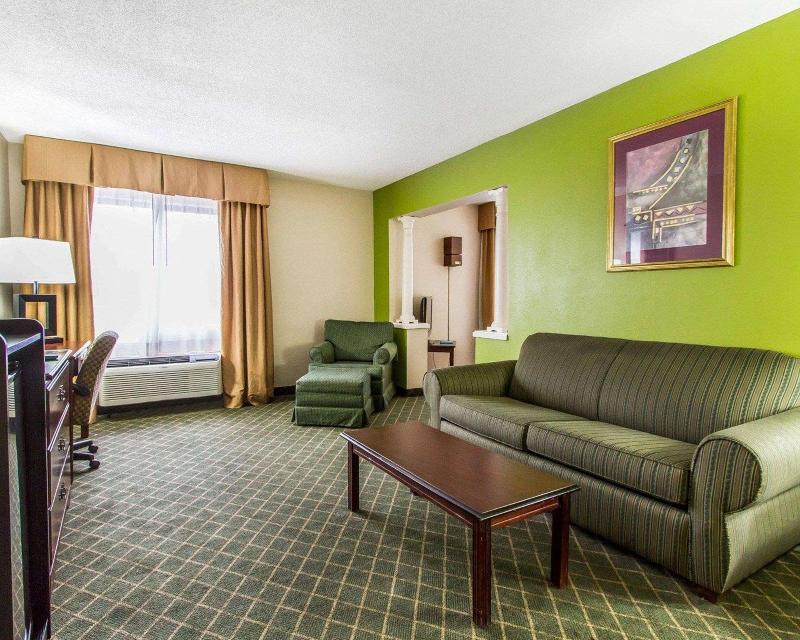 Quality Inn Near University Of Mobile image
