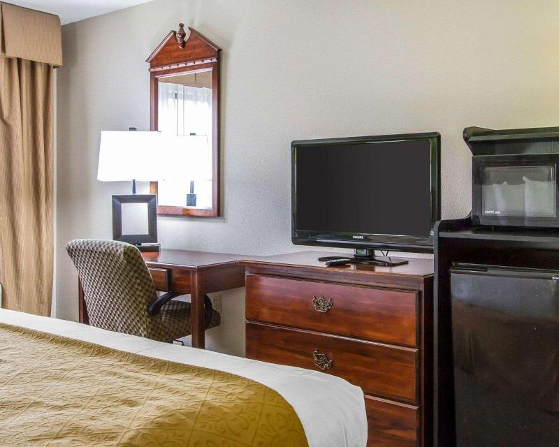 Quality Inn Near University Of Mobile image