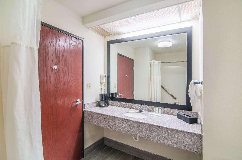 Quality Inn Near University Of Mobile image