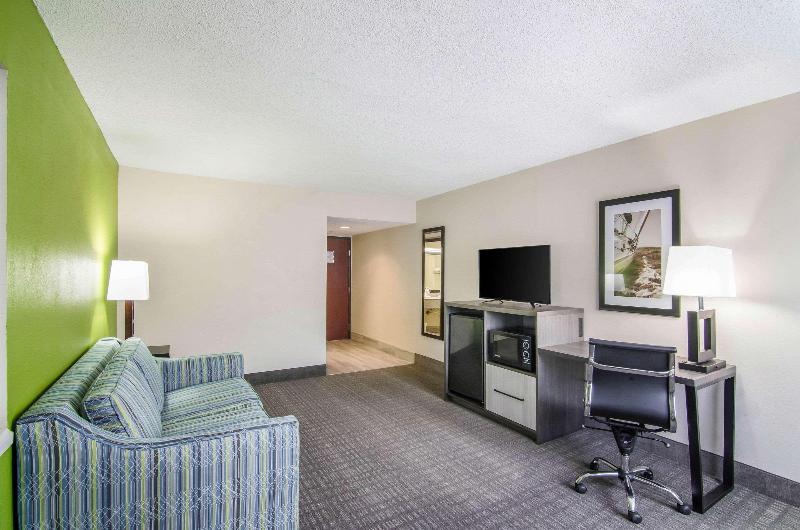 Quality Inn Near University Of Mobile image