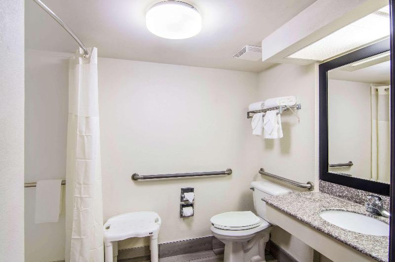 Quality Inn Near University Of Mobile image