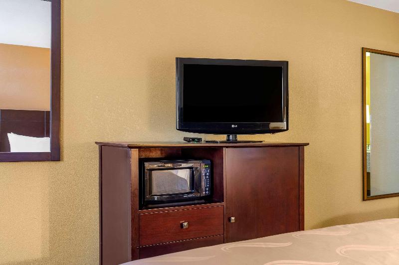 Quality Inn Russellville Area image