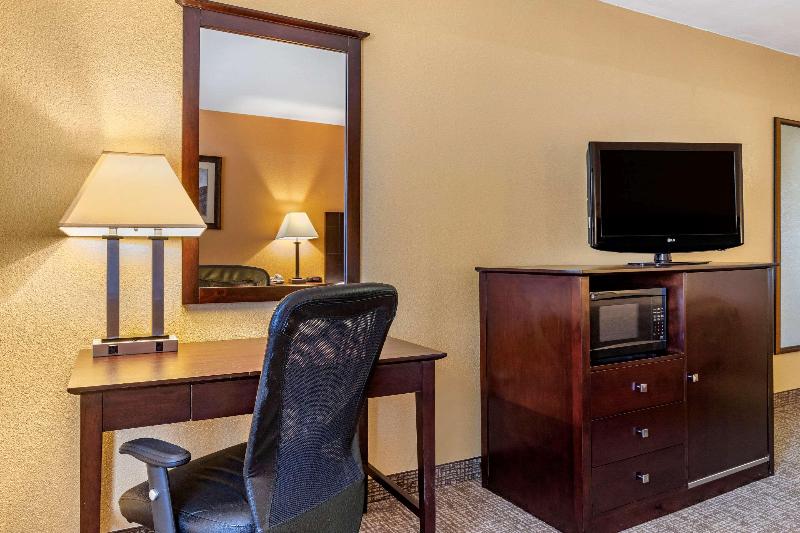 Quality Inn Russellville Area image