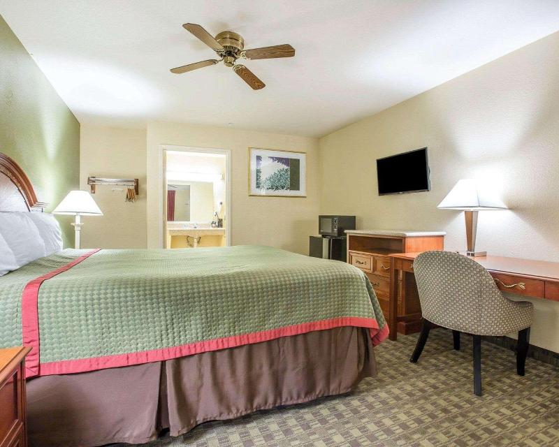 Rodeway Inn Delano image