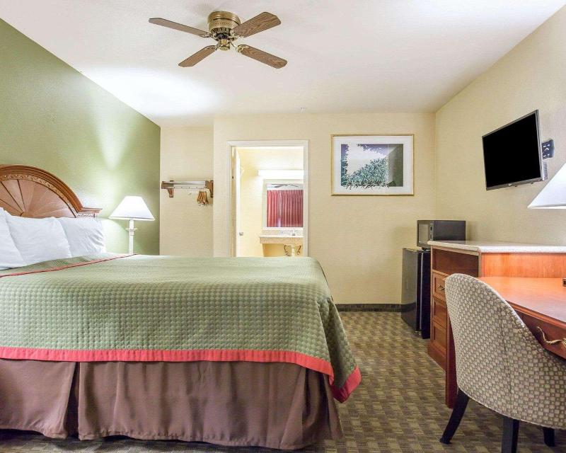 Rodeway Inn Delano image