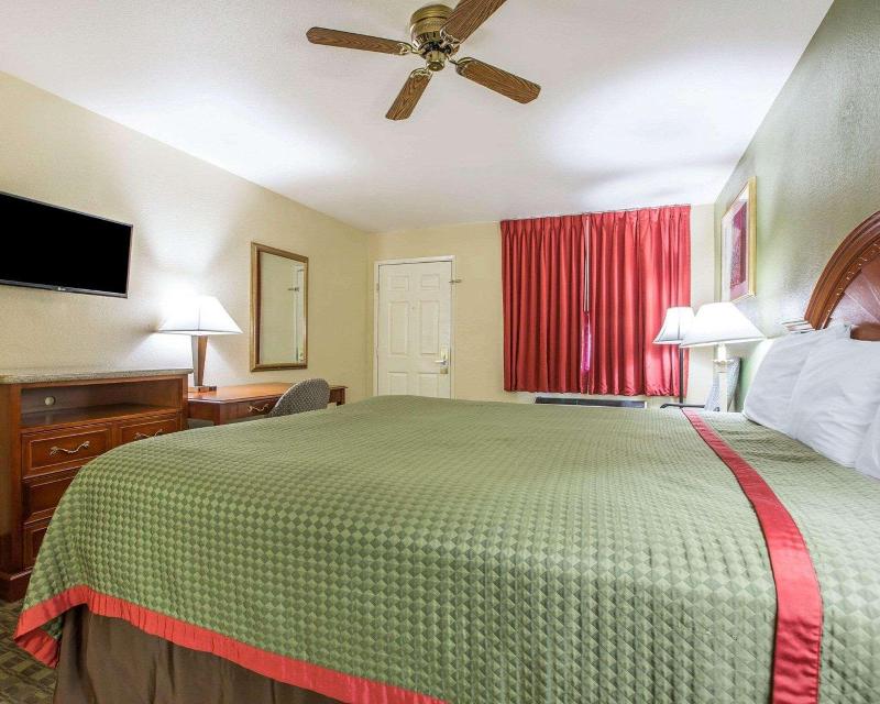Rodeway Inn Delano image