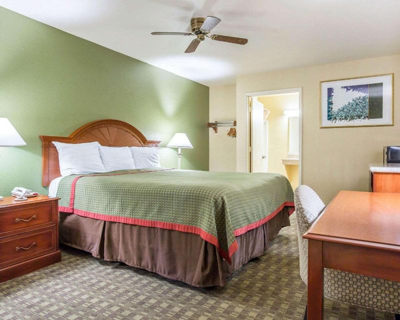 Rodeway Inn Delano image