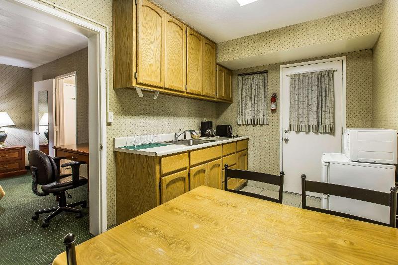 Quality Inn Near China Lake Naval Station image