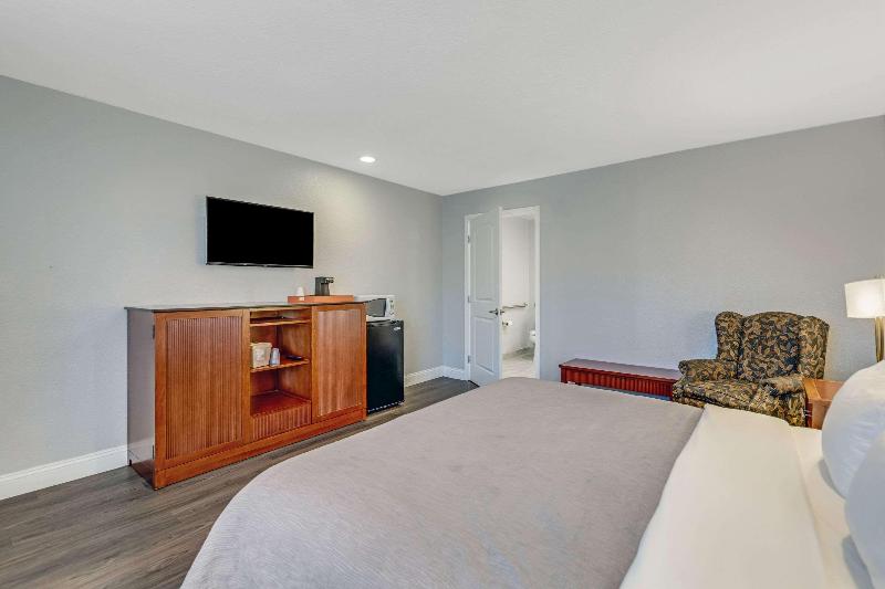 Quality Inn Santa Cruz image