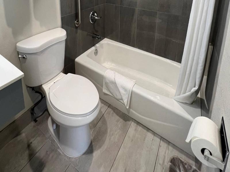 Quality Inn Tracy I-205 image