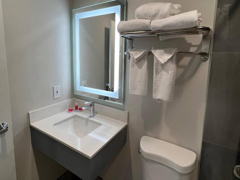 Quality Inn Tracy I-205 image