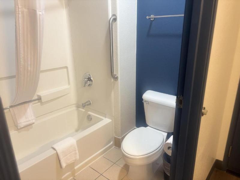 Spark by Hilton Lakewood Denver Southwest photo 5