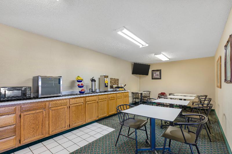 Econo Lodge Longmont Area image