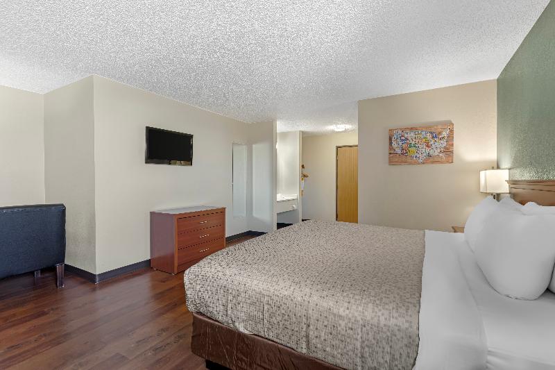 Econo Lodge Longmont Area image