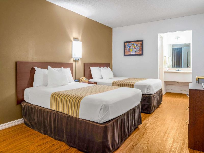 Econo Lodge Crystal River image