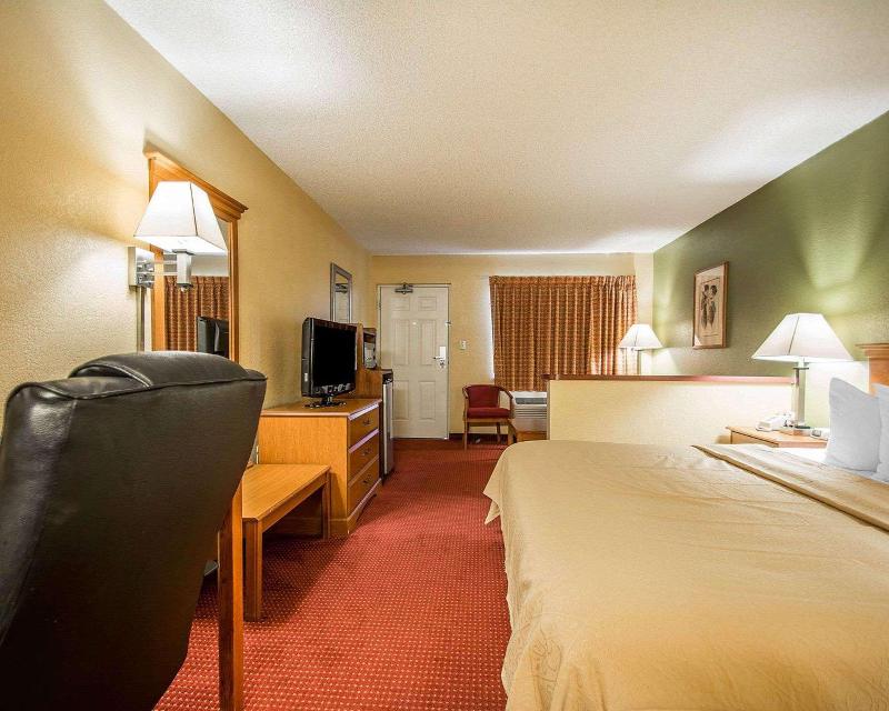 Quality Inn & Suites Mt Dora North image