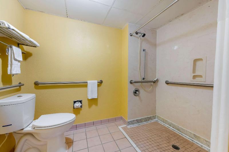 Quality Inn & Suites Mt Dora North image