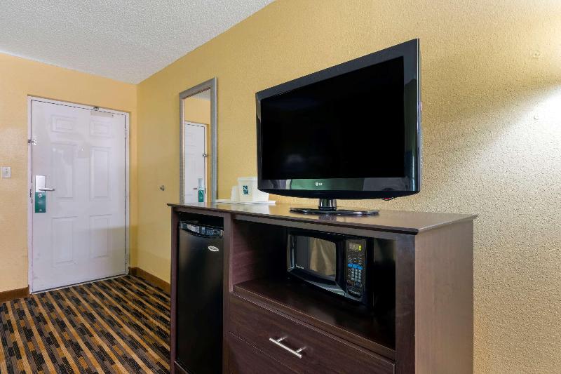 Quality Inn & Suites Mt Dora North image