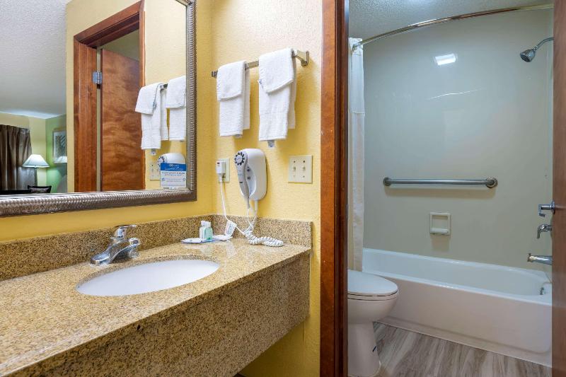 Quality Inn & Suites Mt Dora North image