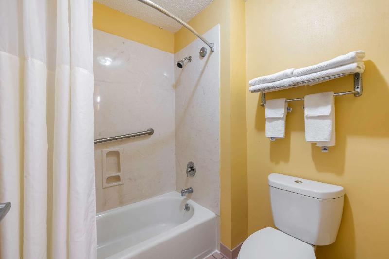 Quality Inn & Suites Mt Dora North image