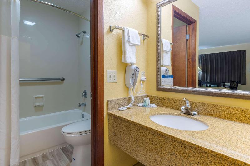 Quality Inn & Suites Mt Dora North image