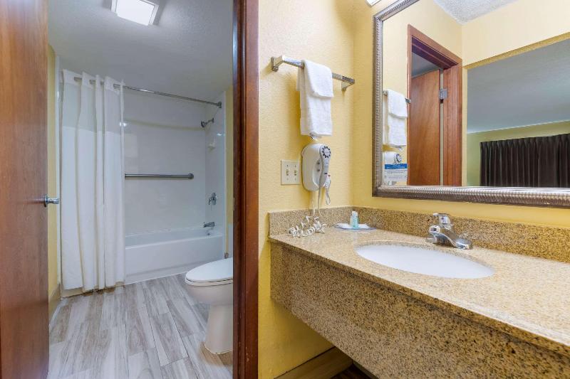 Quality Inn & Suites Mt Dora North image