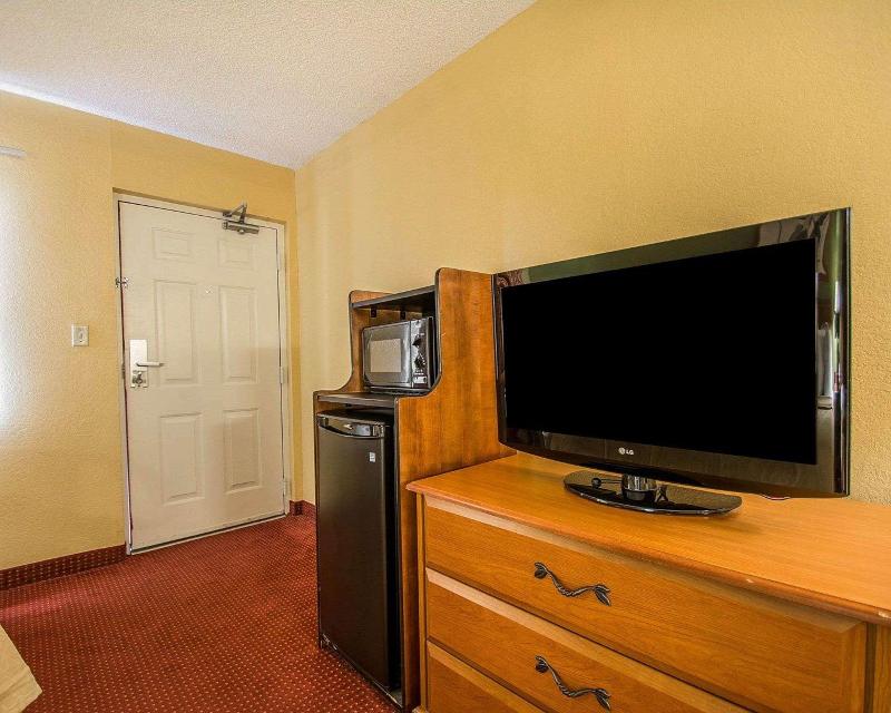 Quality Inn & Suites Mt Dora North image