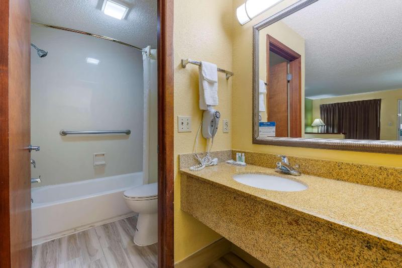 Quality Inn & Suites Mt Dora North image