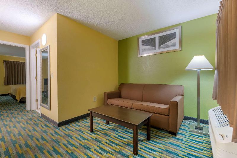 Quality Inn & Suites Mt Dora North image